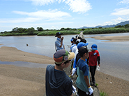 井上橋から斐伊川の様子を眺める