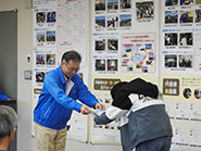 森館長から修了証の授与